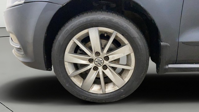 Second-hand 2014 Volkswagen Polo 1.2 MPI Highline for sale in Noida-25