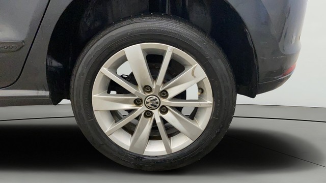 Second-hand 2014 Volkswagen Polo 1.2 MPI Highline for sale in Noida-26