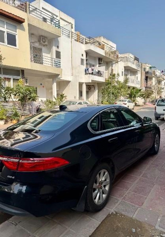 Second-hand 2018 Jaguar XF 2.0 Diesel Prestige for sale in Greater Noida-9