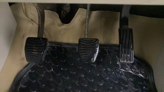 Second-hand 2021 Mahindra XUV300 W8 Diesel BSVI for sale in Ahmedabad-14