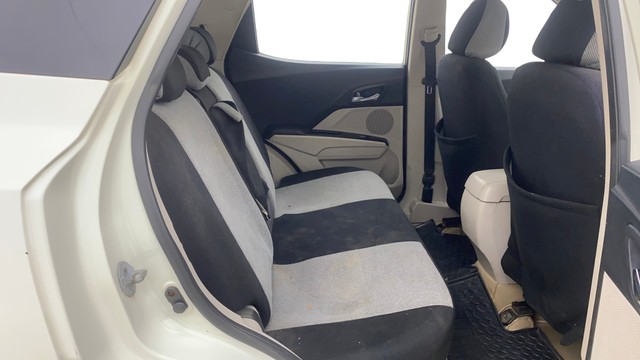 Second-hand 2021 Mahindra XUV300 W8 Diesel BSVI for sale in Ahmedabad-16