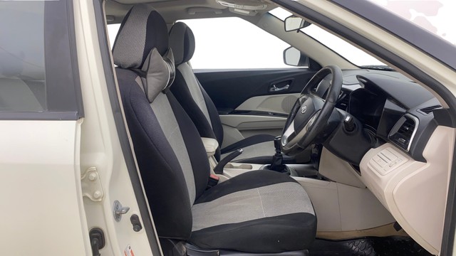 Second-hand 2021 Mahindra XUV300 W8 Diesel BSVI for sale in Ahmedabad-15