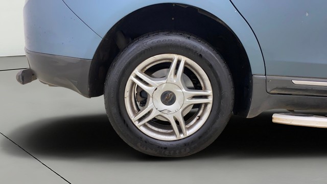 Second-hand 2018 Mahindra Marazzo M6 for sale in Thane-24