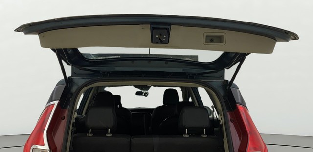 Second-hand 2018 Mahindra Marazzo M6 for sale in Thane-20