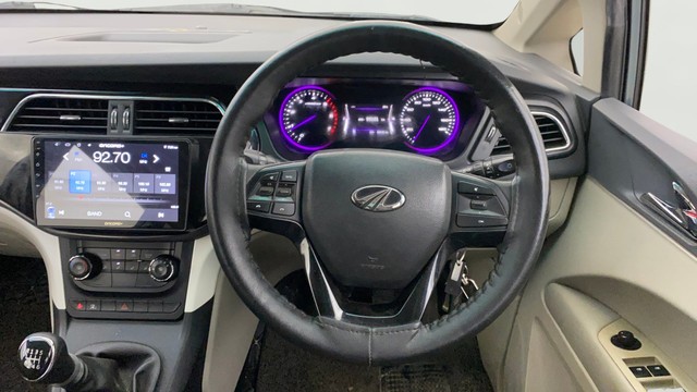 Second-hand 2018 Mahindra Marazzo M6 for sale in Thane-12