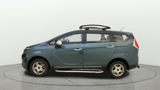 Second-hand 2018 Mahindra Marazzo M6 for sale in Thane-5