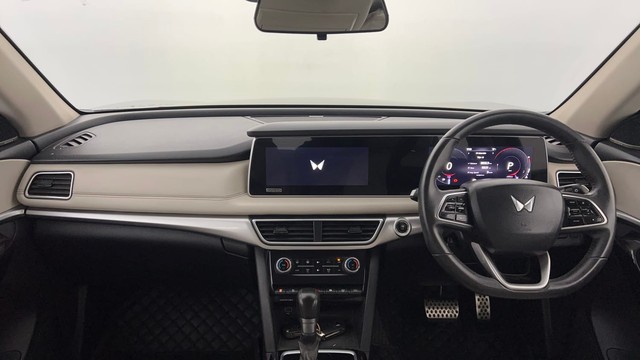 Second-hand 2022 Mahindra XUV700 AX7 Diesel AT Luxury Pack BSVI for sale in Lucknow-11