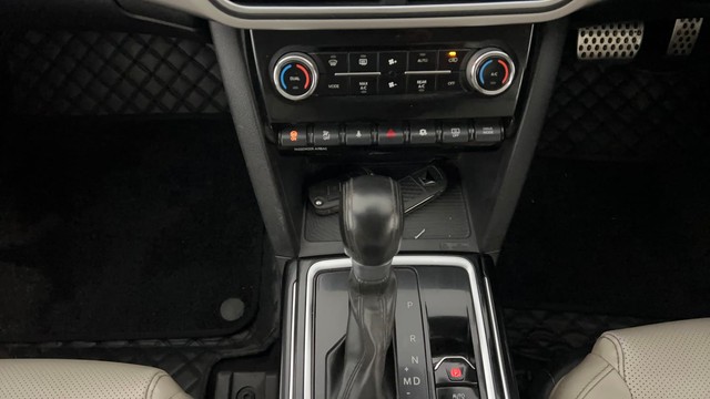 Second-hand 2022 Mahindra XUV700 AX7 Diesel AT Luxury Pack BSVI for sale in Lucknow-12