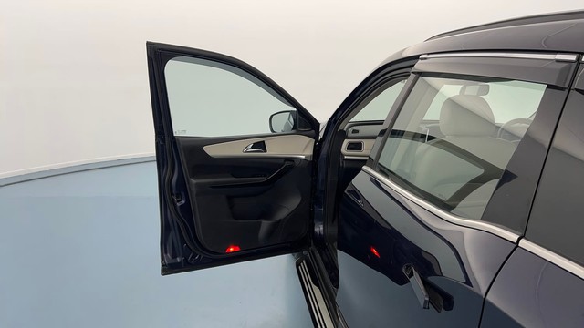 Second-hand 2022 Mahindra XUV700 AX7 Diesel AT Luxury Pack BSVI for sale in Lucknow-30