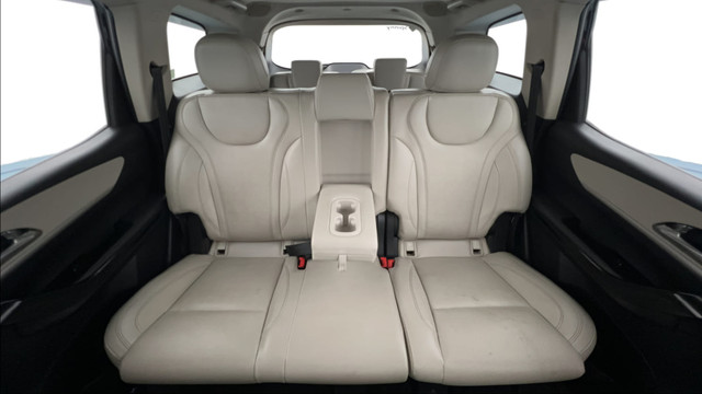 Second-hand 2022 Mahindra XUV700 AX7 Diesel AT Luxury Pack BSVI for sale in Lucknow-29