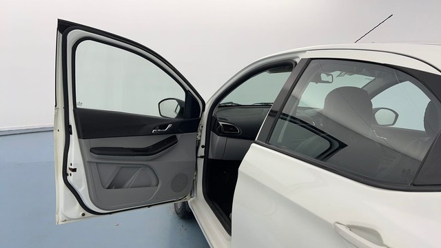 Second-hand 2021 Tata Tiago XZ Plus for sale in Lucknow-27