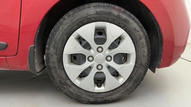 Second-hand 2018 Hyundai Xcent Petrol for sale in Ahmedabad-17