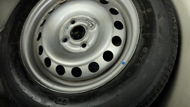 Second-hand 2016 Maruti Swift LXI BSIV for sale in Ahmedabad-21