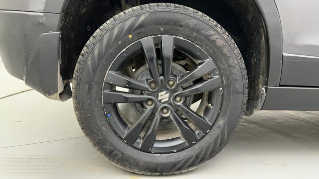 Second-hand 2019 Maruti Suzuki Vitara Brezza ZDi for sale in Ahmedabad-18