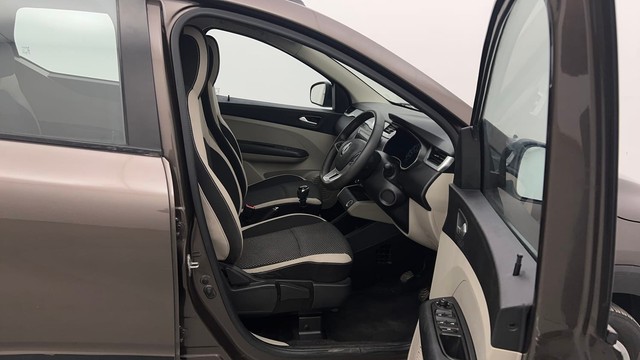 Second-hand 2022 Renault Triber RXZ for sale in Chandigarh-15