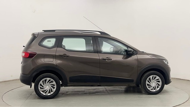 Second-hand 2022 Renault Triber RXZ for sale in Chandigarh-2