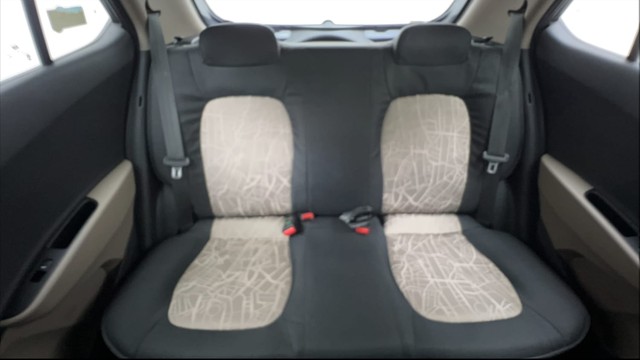 Second-hand 2015 Hyundai Grand i10 1.2 Kappa Sportz BSIV for sale in Noida-28