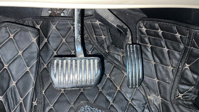 Second-hand 2019 Land Rover Discovery Sport Petrol HSE 7S for sale in Gurgaon-14