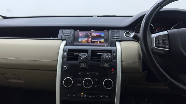 Second-hand 2019 Land Rover Discovery Sport Petrol HSE 7S for sale in Gurgaon-34