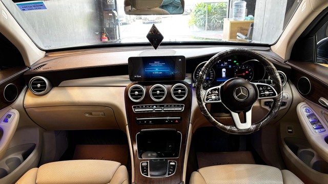 Second-hand 2020 Mercedes-Benz GLC 200 for sale in Pune-6
