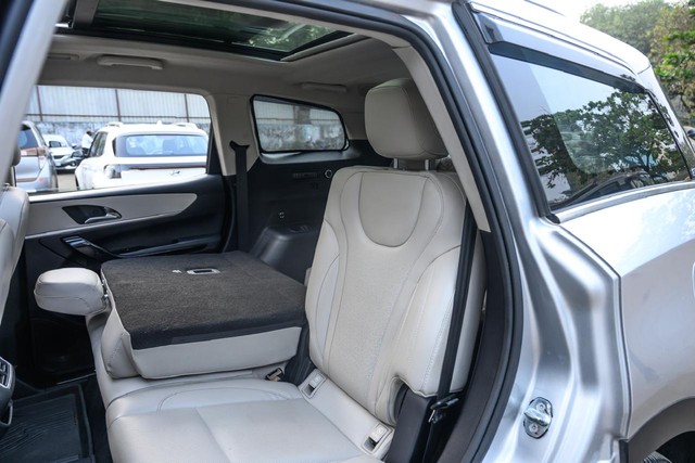 Second-hand 2022 Mahindra XUV700 AX7 Diesel AT Luxury Pack AWD BSVI for sale in Mumbai-14