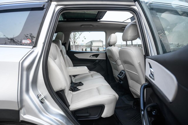 Second-hand 2022 Mahindra XUV700 AX7 Diesel AT Luxury Pack AWD BSVI for sale in Mumbai-12