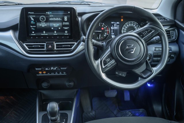 Second-hand 2023 Maruti Baleno Alpha AMT for sale in Mumbai-14