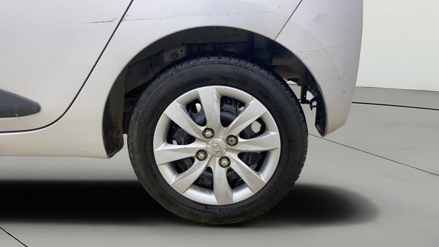 Second-hand 2013 Hyundai EON Magna Optional for sale in Ahmedabad-26