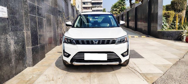 Second-hand 2024 Mahindra XUV300 W8 Diesel for sale in New Delhi-5