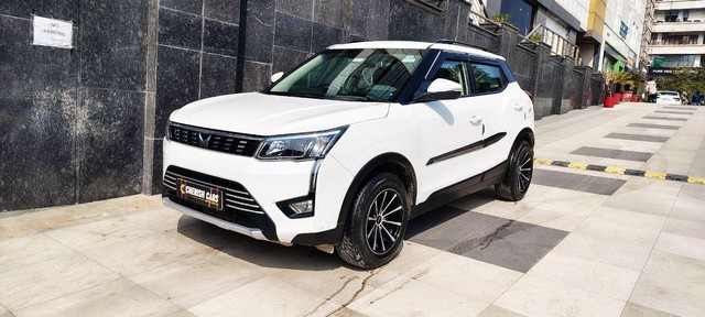 Second-hand 2024 Mahindra XUV300 W8 Diesel for sale in New Delhi-4
