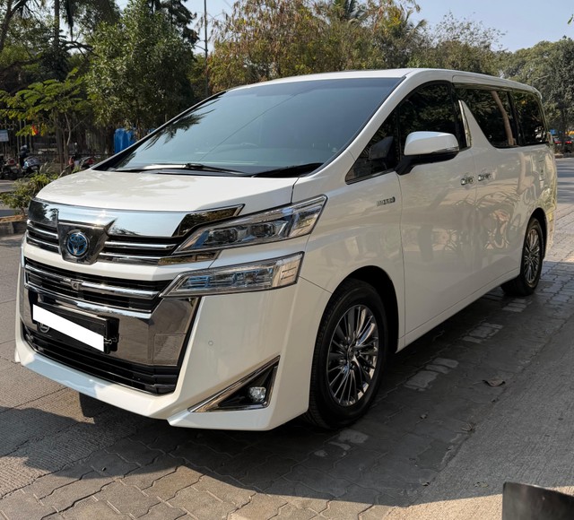 Second-hand 2023 Toyota Vellfire VIP Executive Lounge for sale in Bangalore-3