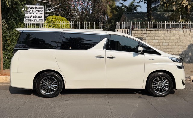 Second-hand 2023 Toyota Vellfire VIP Executive Lounge for sale in Bangalore-1