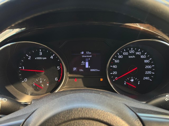 Second-hand 2022 Kia Carnival Limousine Plus for sale in Hyderabad-10