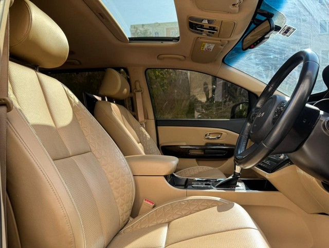 Second-hand 2022 Kia Carnival Limousine Plus for sale in Hyderabad-7