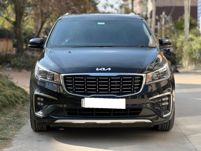 Second-hand 2022 Kia Carnival Limousine Plus for sale in Hyderabad-5