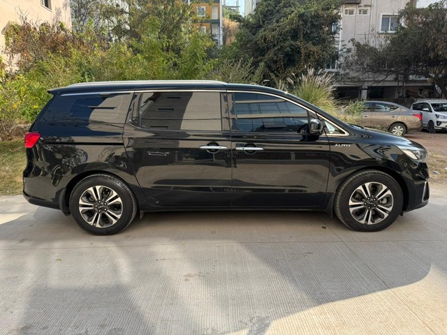 Second-hand 2022 Kia Carnival Limousine Plus for sale in Hyderabad-1