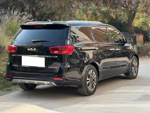 Second-hand 2022 Kia Carnival Limousine Plus for sale in Hyderabad-9