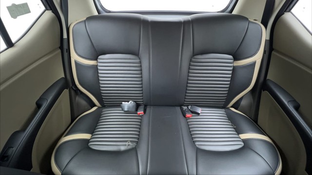 Second-hand 2013 Hyundai i10 Sportz 1.1L for sale in Ghaziabad-32