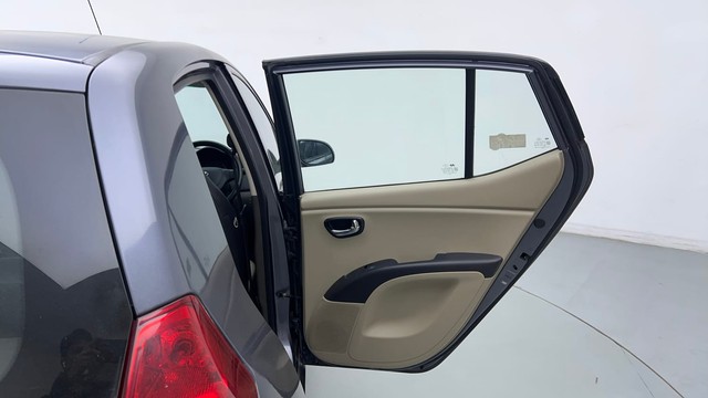 Second-hand 2013 Hyundai i10 Sportz 1.1L for sale in Ghaziabad-24