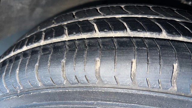 Second-hand 2013 Hyundai i10 Sportz 1.1L for sale in Ghaziabad-23