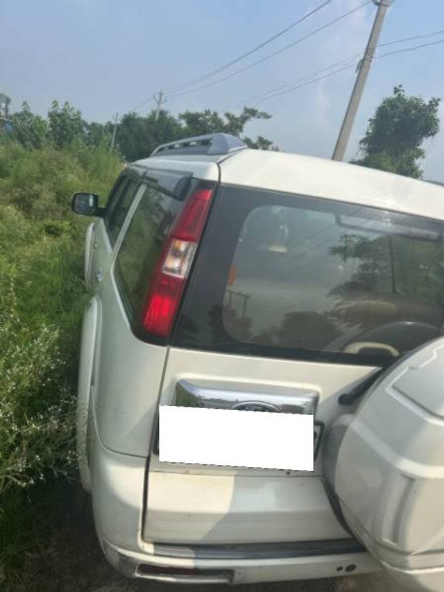 Second-hand 2011 Ford Endeavour 2.5L 4X2 for sale in Jammu-3