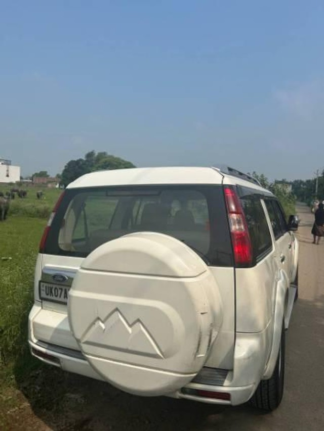 Second-hand 2011 Ford Endeavour 2.5L 4X2 for sale in Jammu-6