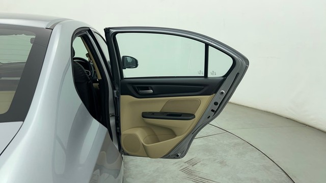 Second-hand 2023 Honda Amaze V CVT for sale in Chennai-30