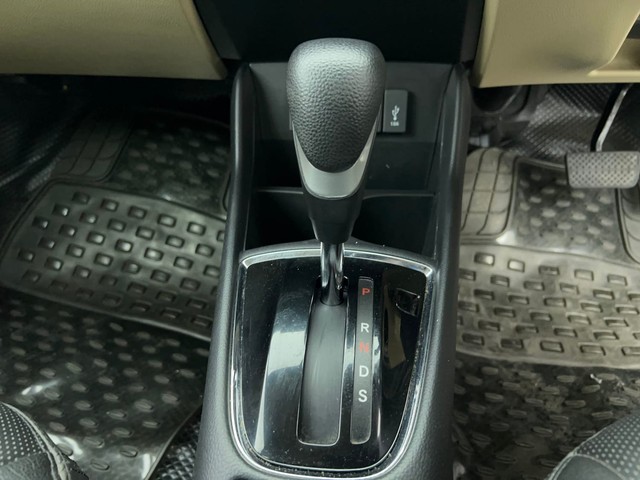 Second-hand 2023 Honda Amaze V CVT for sale in Chennai-12