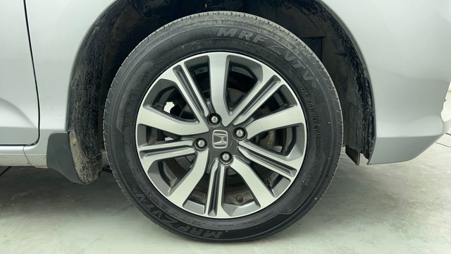 Second-hand 2023 Honda Amaze V CVT for sale in Chennai-17