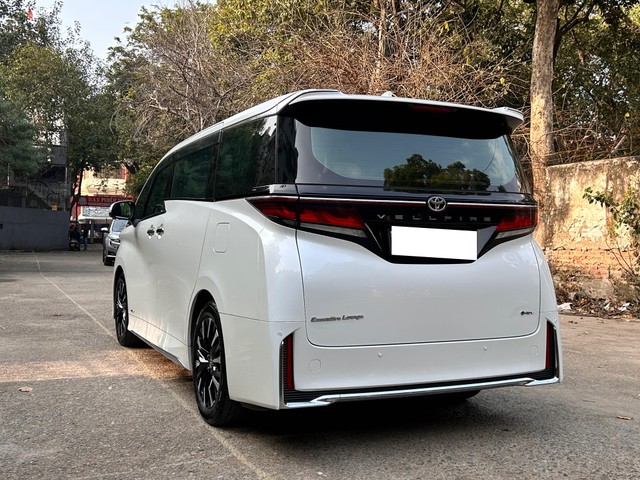 Second-hand 2024 Toyota Vellfire VIP Executive Lounge for sale in New Delhi-7