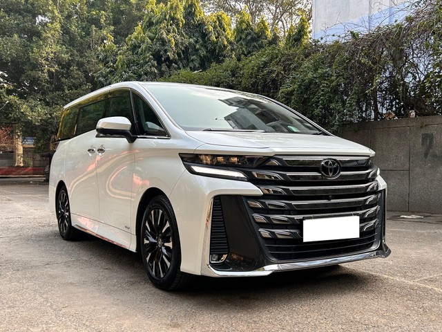 Second-hand 2024 Toyota Vellfire VIP Executive Lounge for sale in New Delhi-32