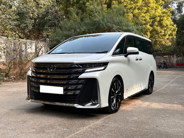 Second-hand 2024 Toyota Vellfire VIP Executive Lounge for sale in New Delhi-4
