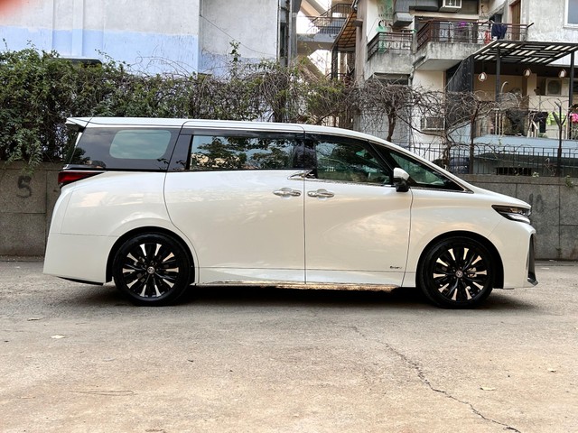 Second-hand 2024 Toyota Vellfire VIP Executive Lounge for sale in New Delhi-1