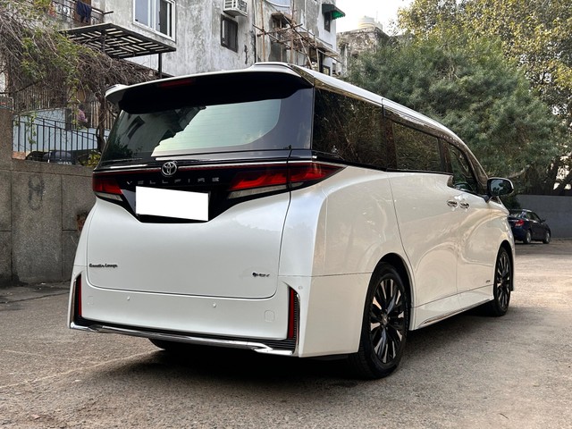 Second-hand 2024 Toyota Vellfire VIP Executive Lounge for sale in New Delhi-25